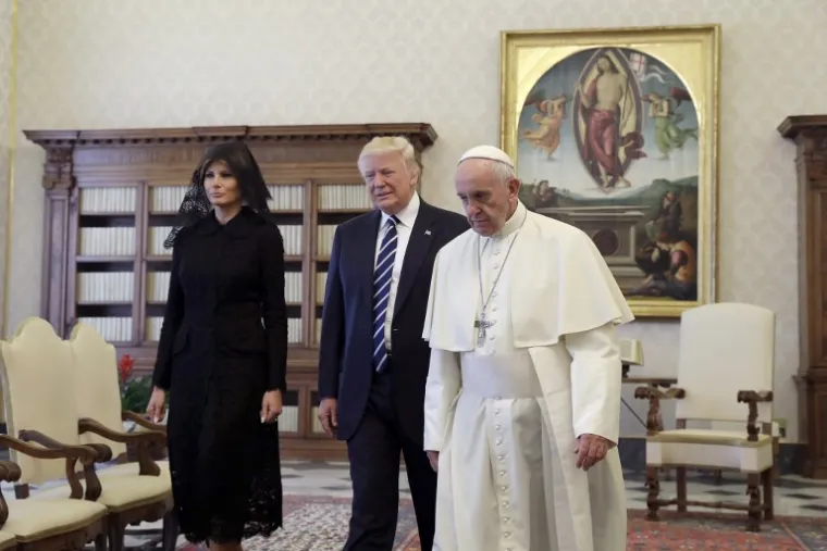 Papa i Trump susreli se u Vatikanu, pogledajte kako su bile odjevene Melania i Ivanka