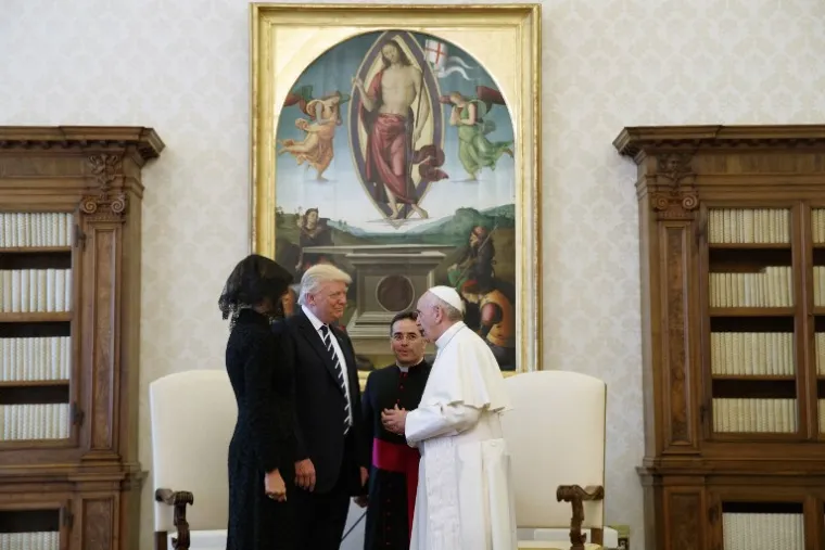 Papa i Trump susreli se u Vatikanu, pogledajte kako su bile odjevene Melania i Ivanka