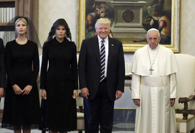 Papa i Trump susreli se u Vatikanu, pogledajte kako su bile odjevene Melania i Ivanka