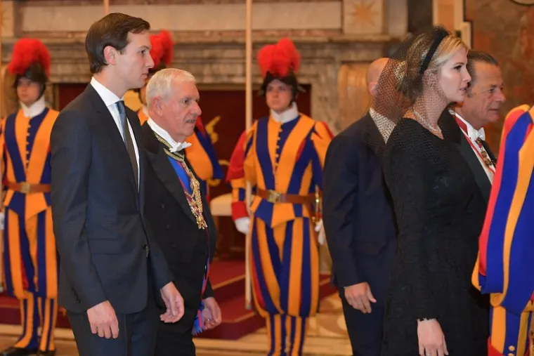 Papa i Trump susreli se u Vatikanu, pogledajte kako su bile odjevene Melania i Ivanka