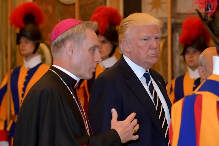 Papa i Trump susreli se u Vatikanu, pogledajte kako su bile odjevene Melania i Ivanka