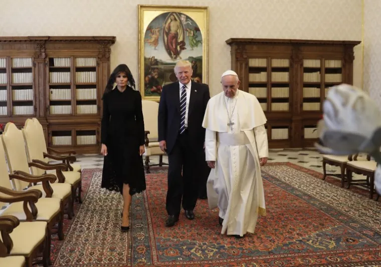 Papa i Trump susreli se u Vatikanu, pogledajte kako su bile odjevene Melania i Ivanka
