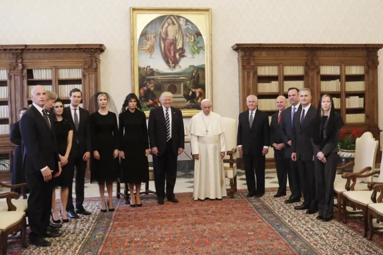 Papa i Trump susreli se u Vatikanu, pogledajte kako su bile odjevene Melania i Ivanka