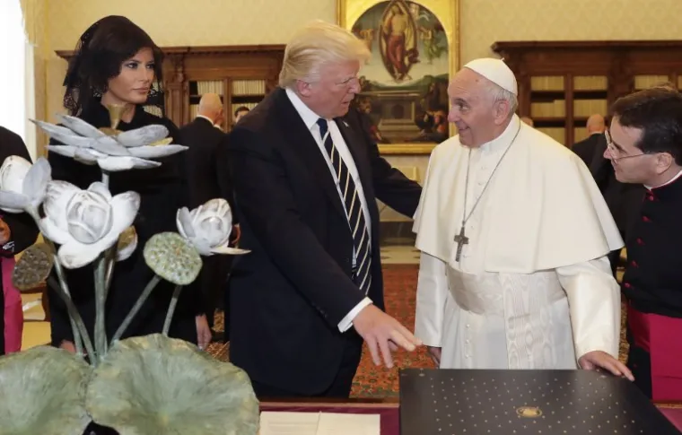 Papa i Trump susreli se u Vatikanu, pogledajte kako su bile odjevene Melania i Ivanka