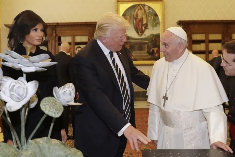Papa i Trump susreli se u Vatikanu, pogledajte kako su bile odjevene Melania i Ivanka
