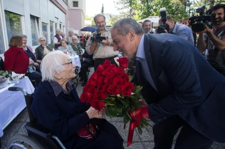 Kandidat za &scaron;esti mandat zagrebačkog gradonačelnika sudjelovao je na proslavi 103. rođendana Marije Debelić. Proslava je organizirana i za druge korisnike Doma za starije osobe Maksimir koji u svibnju imaju rođendan.