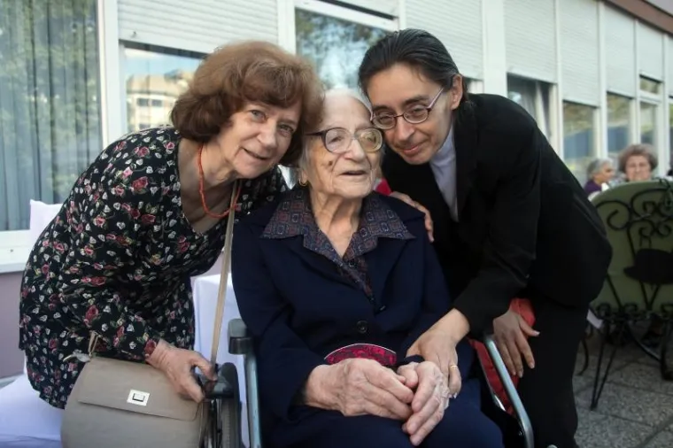 Kandidat za &scaron;esti mandat zagrebačkog gradonačelnika sudjelovao je na proslavi 103. rođendana Marije Debelić. Proslava je organizirana i za druge korisnike Doma za starije osobe Maksimir koji u svibnju imaju rođendan.