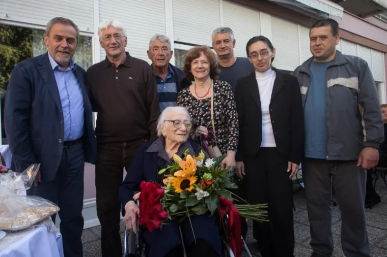 Kandidat za &scaron;esti mandat zagrebačkog gradonačelnika sudjelovao je na proslavi 103. rođendana Marije Debelić. Proslava je organizirana i za druge korisnike Doma za starije osobe Maksimir koji u svibnju imaju rođendan.