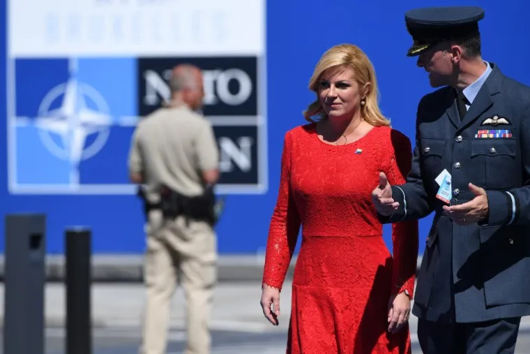 Predsjednica Republike Hrvatske Kolinda Grabar Kitarović stigla je u četvrtak na summit NATO-saveza u Bruxellesu.