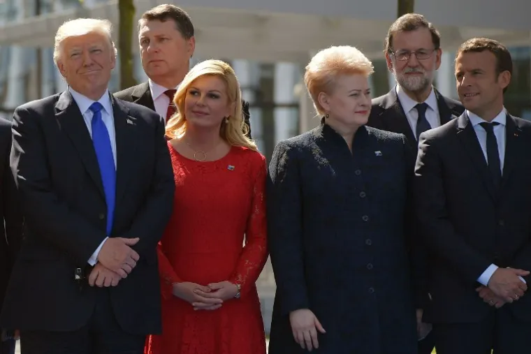 Grabar Kitarović u dru&scaron;tvu francuskog predsjednika Emmanuela Macrona, litvanske predsjednice Dalije Grybauskaite i ovoga puta nasmijanog Trumpa.