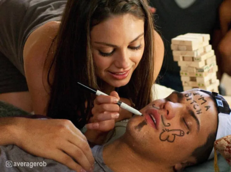 OVAJ OBIČNI LIK SPAVAO JE S NAJVI&Scaron;E ZVIJEZDA: Da ga vidite, nikad mu ne biste povjerovali, no Instagram je pun dokaza