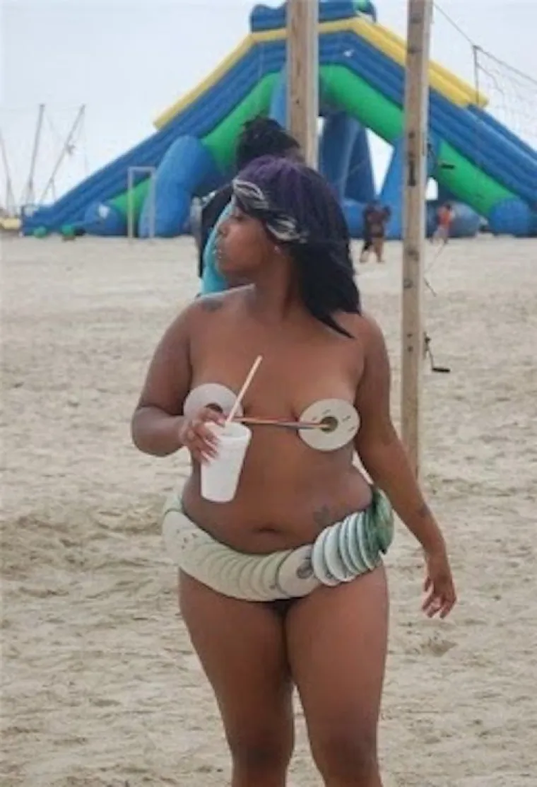 KUPAĆI KOSTIMI IZ NOĆNIH MORA: Ne znamo tko ih je dizajnirao, ali sigurno znamo da im je mjesto iza re&scaron;etaka