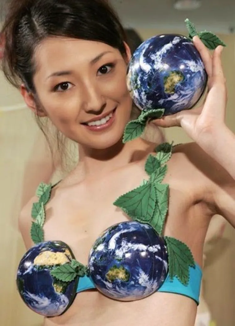 KUPAĆI KOSTIMI IZ NOĆNIH MORA: Ne znamo tko ih je dizajnirao, ali sigurno znamo da im je mjesto iza re&scaron;etaka