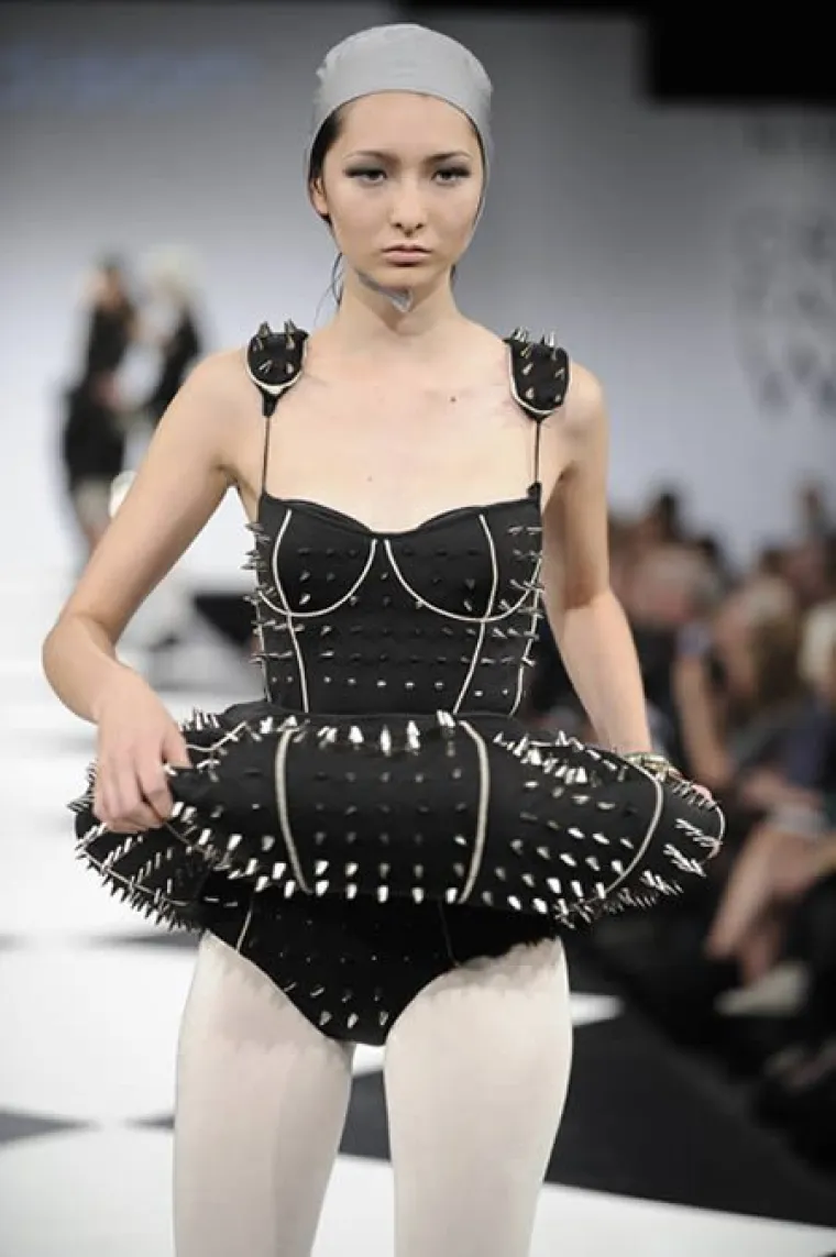 KUPAĆI KOSTIMI IZ NOĆNIH MORA: Ne znamo tko ih je dizajnirao, ali sigurno znamo da im je mjesto iza re&scaron;etaka