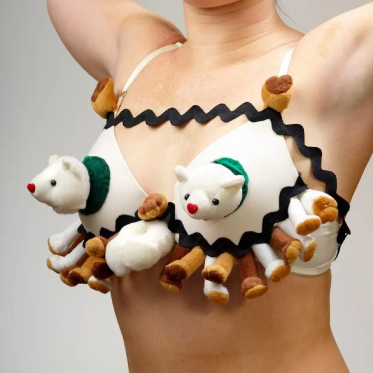 KUPAĆI KOSTIMI IZ NOĆNIH MORA: Ne znamo tko ih je dizajnirao, ali sigurno znamo da im je mjesto iza re&scaron;etaka