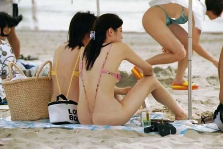 KUPAĆI KOSTIMI IZ NOĆNIH MORA: Ne znamo tko ih je dizajnirao, ali sigurno znamo da im je mjesto iza re&scaron;etaka