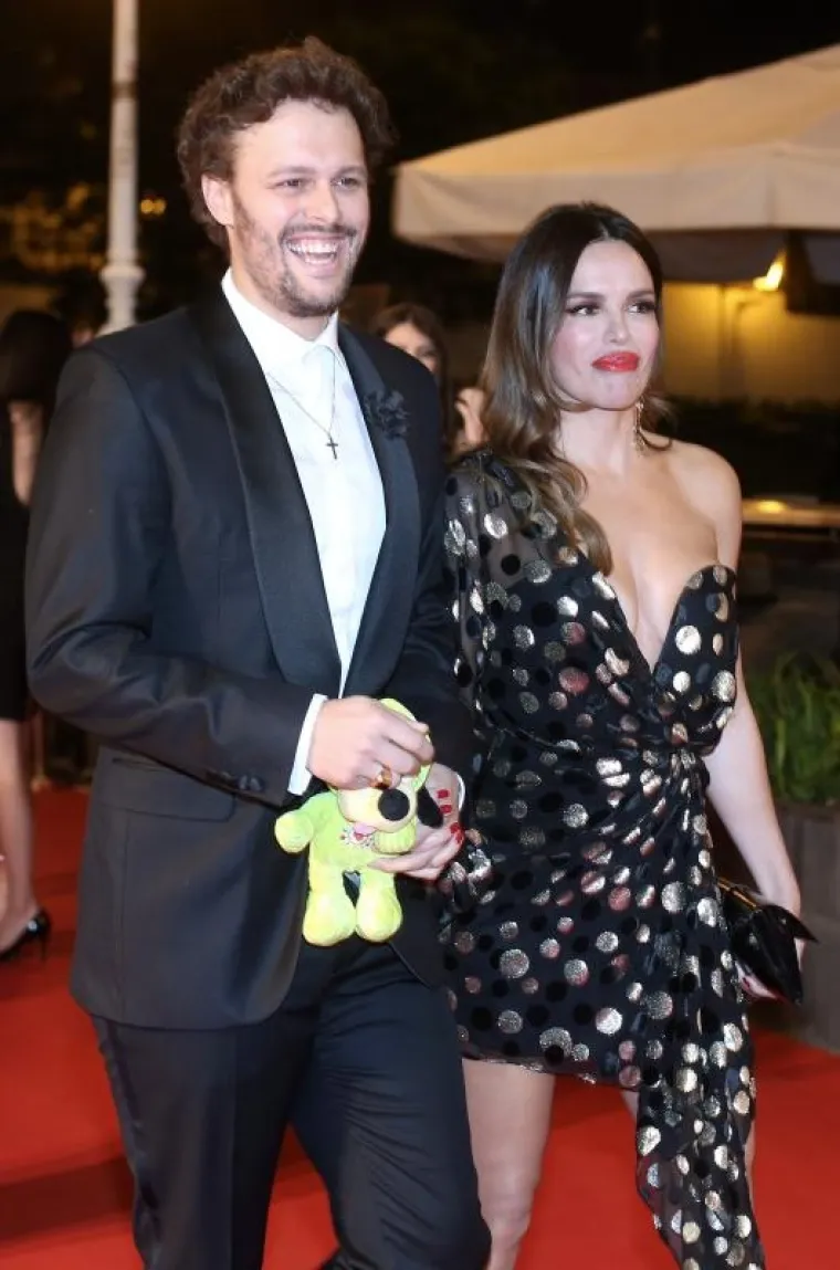 NAJLJEP&Scaron;I HRVATSKI PAR? Pogledajte kako su Severina i Igor izmjenjivali nježnosti prvo na crvenom tepihu, a onda i nasamo