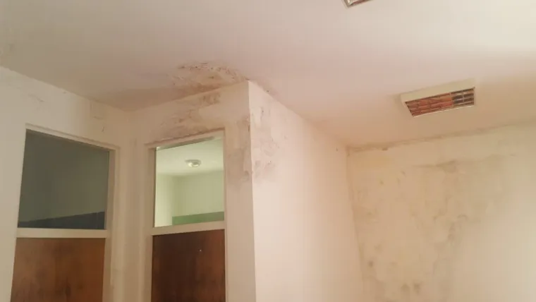 &Scaron;kolska dvorana u Ninu raspada se od vlage