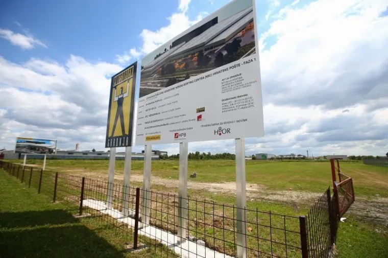 Kamen temeljac položen je prije 10 dana te objavljen početak gradnje prve faze radova, ali na gradili&scaron;tu nema nikoga te se ni&scaron;ta ne radi.