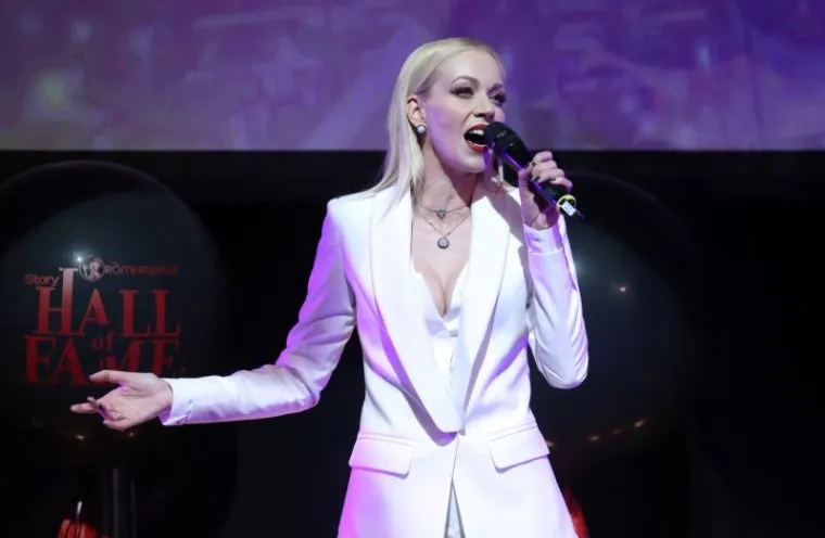 OBRAČUN ESTRADNIH KRALJICA: Severina i Jelena Rozga zasjale na crvenom tepihu, koja je osvojila va&scaron;e srce?