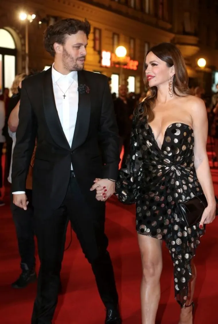 OBRAČUN ESTRADNIH KRALJICA: Severina i Jelena Rozga zasjale na crvenom tepihu, koja je osvojila va&scaron;e srce?