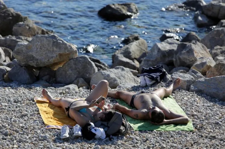 RIJEKA OKUPANA SUNCEM: Prekrasno vrijeme izmamilo građane na plaže