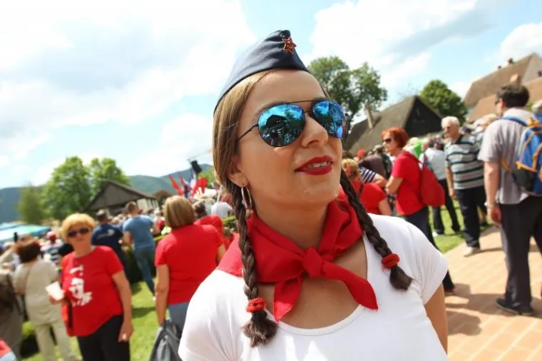 SVEČANI SKUP U POVODU DANA MLADOSTI-RADOSTI: U Kumrovcu se okupilo više od šest tisuća ljudi