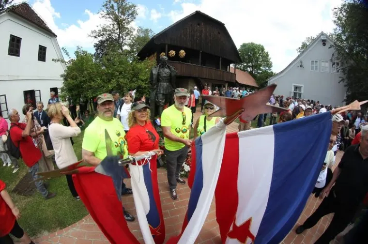 SVEČANI SKUP U POVODU DANA MLADOSTI-RADOSTI: U Kumrovcu se okupilo više od šest tisuća ljudi