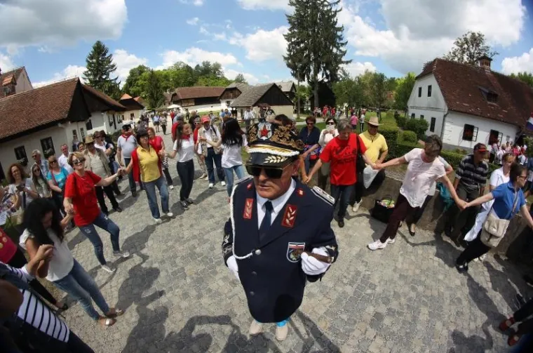 SVEČANI SKUP U POVODU DANA MLADOSTI-RADOSTI: U Kumrovcu se okupilo vi&scaron;e od &scaron;est tisuća ljudi