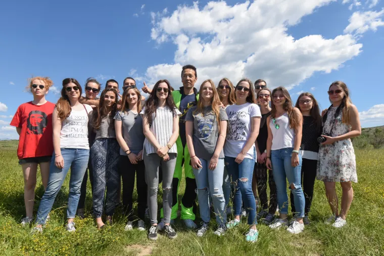 Maturanti zadarskog MIOC-a razredniku poklonili skok padobranom