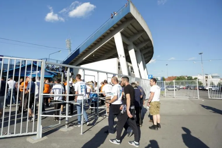 ARMADA ZAVLADALA ZAGREBOM: Pogledajte kako izgleda riječka proslava naslova u Maksimiru