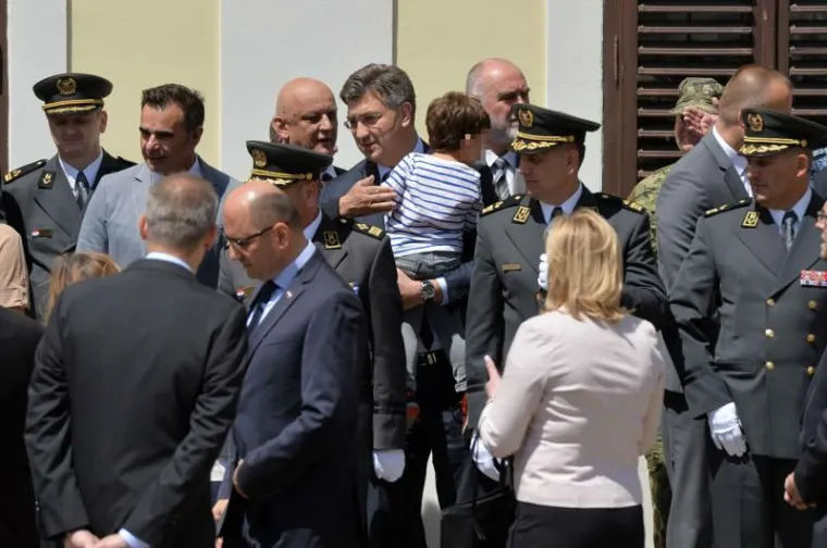 Na ceremoniju je premijer doveo i sinčića Marija