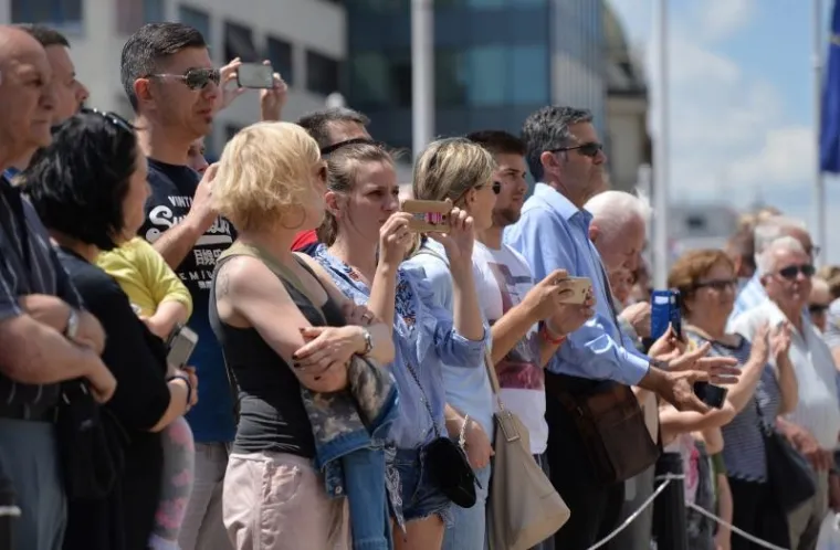 SPEKTAKL NA TRGU: Počasno zaštitna bojna Hrvatske vojske održala ceremoniju Velike smjene straže