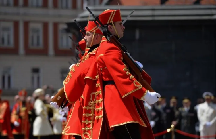 SPEKTAKL NA TRGU: Počasno zaštitna bojna Hrvatske vojske održala ceremoniju Velike smjene straže