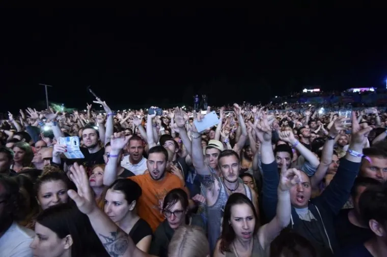 PRVA VEČER SPEKTAKLA U UMAGU: Slavni 'The Prodigy' odu&scaron;evili posjetitelje, pogledajte kako je bilo