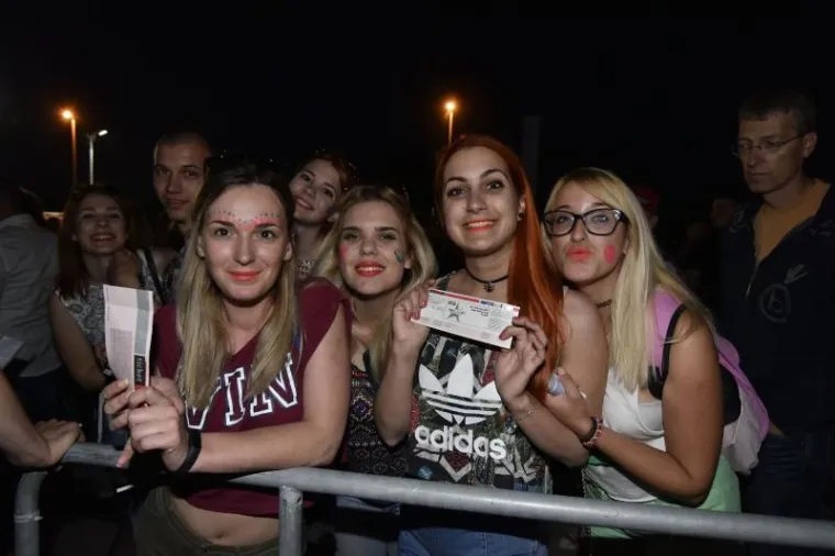 PRVA VEČER SPEKTAKLA U UMAGU: Slavni 'The Prodigy' odu&scaron;evili posjetitelje, pogledajte kako je bilo