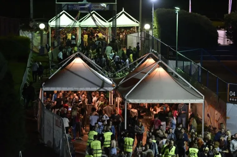 PRVA VEČER SPEKTAKLA U UMAGU: Slavni 'The Prodigy' odu&scaron;evili posjetitelje, pogledajte kako je bilo