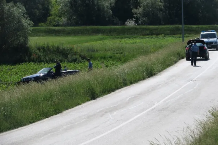 PROMETNA NESREĆA KOD SINJA: Mladić smrtno stradao u slijetanju kabrioleta s ceste