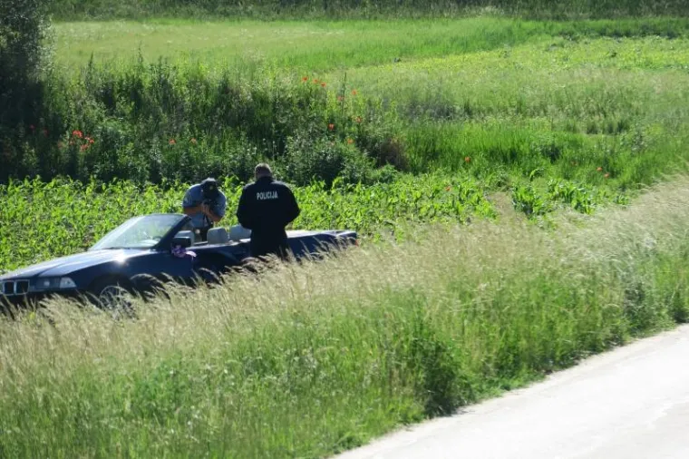 BMW kabriolet u kojem su se nalazile tri mlade mu&scaron;ke osobe sletio je s ceste.