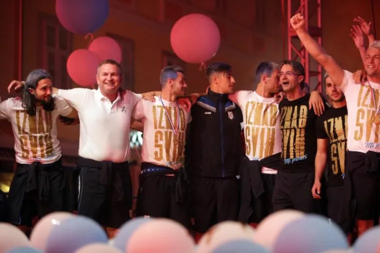 OVAKO RIJEKA SLAVI NASLOV: Pogledajte detalje s proslave koja je trajala do jutarnjih sati nedjelje