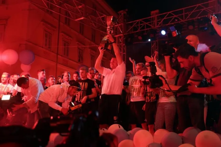 OVAKO RIJEKA SLAVI NASLOV: Pogledajte detalje s proslave koja je trajala do jutarnjih sati nedjelje