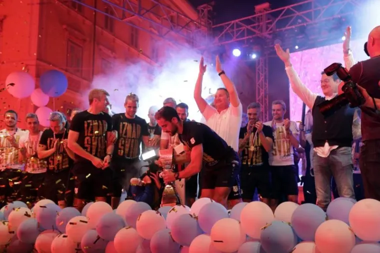 OVAKO RIJEKA SLAVI NASLOV: Pogledajte detalje s proslave koja je trajala do jutarnjih sati nedjelje