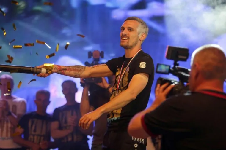 OVAKO RIJEKA SLAVI NASLOV: Pogledajte detalje s proslave koja je trajala do jutarnjih sati nedjelje