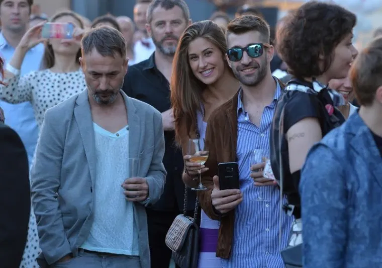 GLAMUROZNO GAY VJENČANJE NA KROVU MSU: Performansi i svirka na neobičnom slavlju, pogledajte kako je bilo