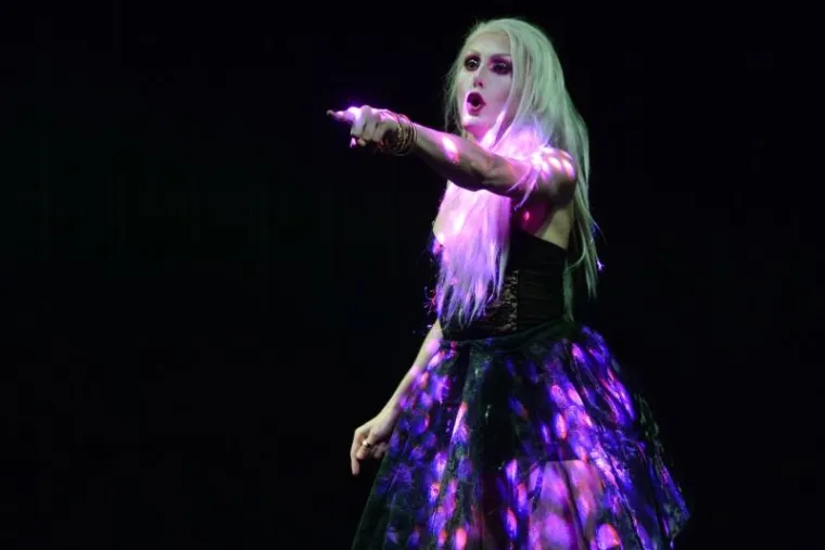 GLAMUROZNO GAY VJENČANJE NA KROVU MSU: Performansi i svirka na neobičnom slavlju, pogledajte kako je bilo