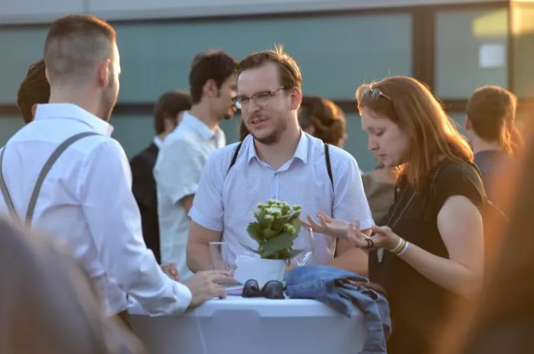 GLAMUROZNO GAY VJENČANJE NA KROVU MSU: Performansi i svirka na neobičnom slavlju, pogledajte kako je bilo