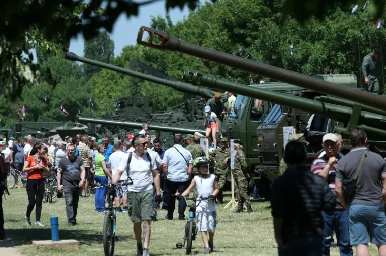 FOTOGALERIJA: Na dan OS RH vojska pokazala svo naoružanje i vojnu opremu kojom Hrvatska trenutno raspolaže