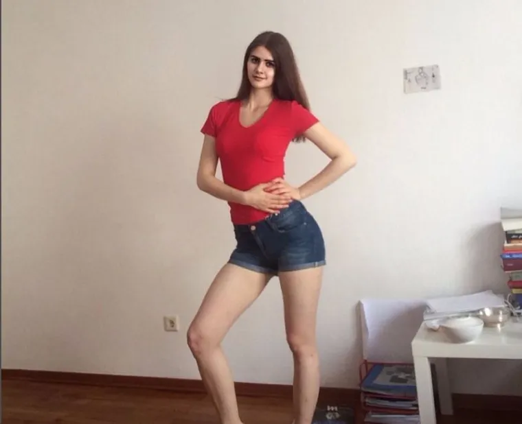 Kim ima 18 godina i želi prodati svoju nevinost. Kako bi to izvela, prijavila se agenciji Cinderella Escorts koja će organizirati aukciju i uzeti 20 posto od konačne ponude. Početna cijena za Kim je 100.000 eura, a od dobivenih novaca Kim si planira platiti studij u Beču. Kaže da se odlučila na prodaju jer bi radije zaradila puno novaca nego naprosto 'izgubila' nevinost s nekim tko joj dugoročno možda niti neće biti posebna osoba u životu.