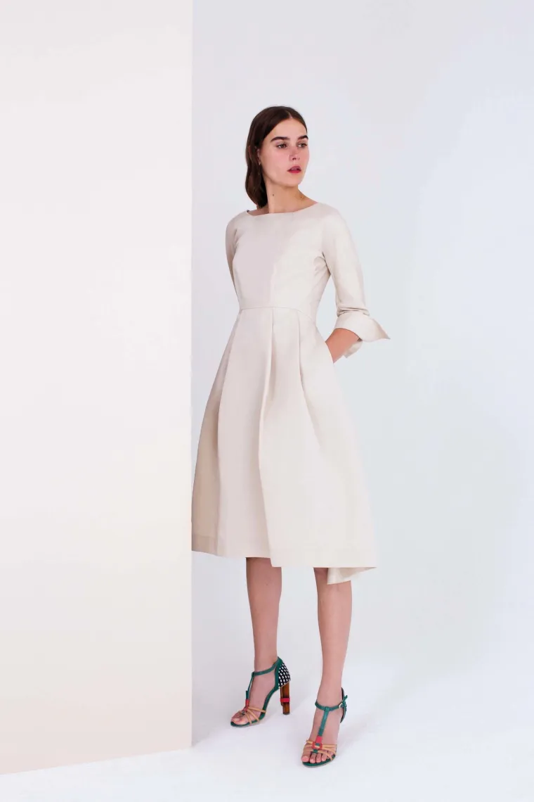 Ukoliko ste u potrazi za idealnom ljetnom obućom, Church's tradicija izrade cipela, dobila je ljetni makeover u obliku pastelno ružičaste sjajne kože i plutenog potplata na brogue modelu te crnih resica i zakovica na sandalama.