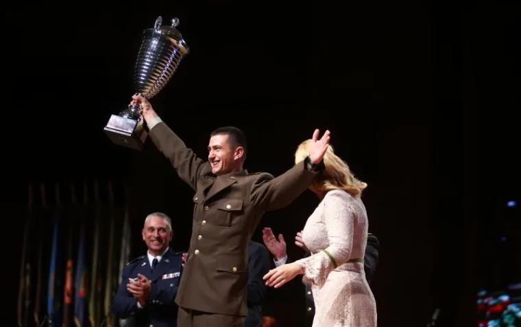 BIZARAN 'INCIDENT' NA PROSLAVI U LISINSKOME: Najbolji hrvatski vojnik nehotice udario svoju vrhovnu zapovjednicu